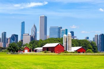 Red Barn with Chicago Skyline in Background used for Find Illinois Insurance Agents, Best Car Insurance in Illinois and Best Home Insurance in Illinois web pages on ValChoice.com